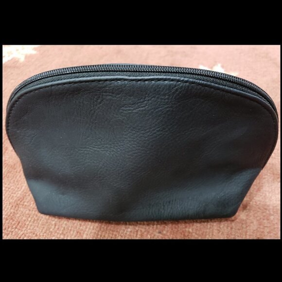 NWOT Women's Black Faux Leather Cosmetic Zipper Bag, Pouch 9 x 6 Inches - Picture 7 of 7
